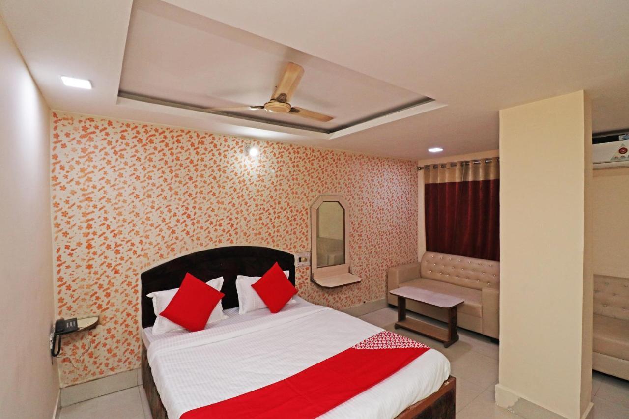 Oyo 39838 Riverside Hotel Bilāspur Buitenkant foto